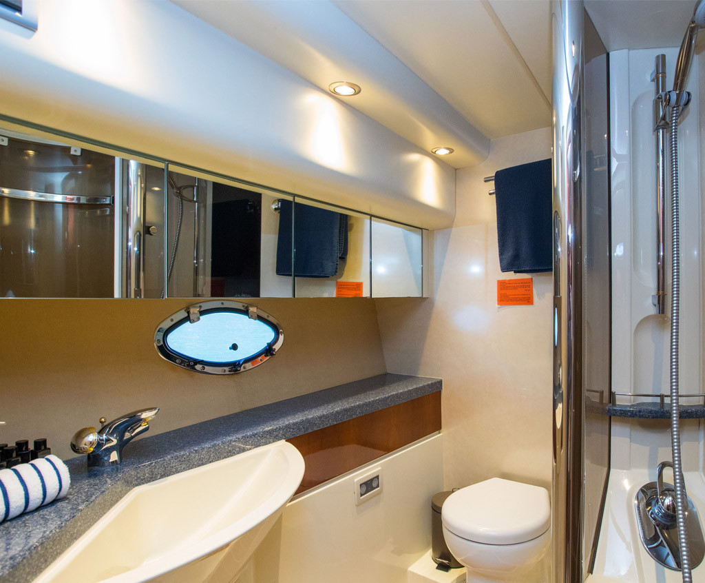 Yate Privado Magic Island