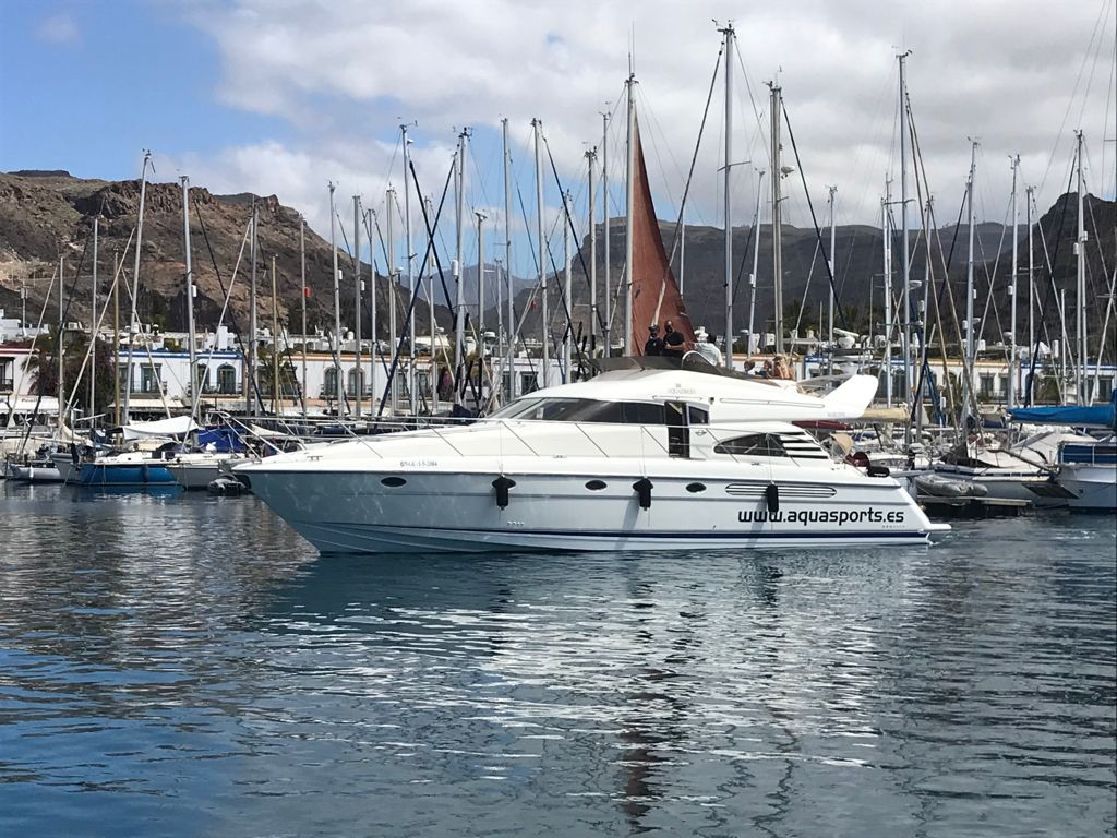 Yate Privado Magic Island